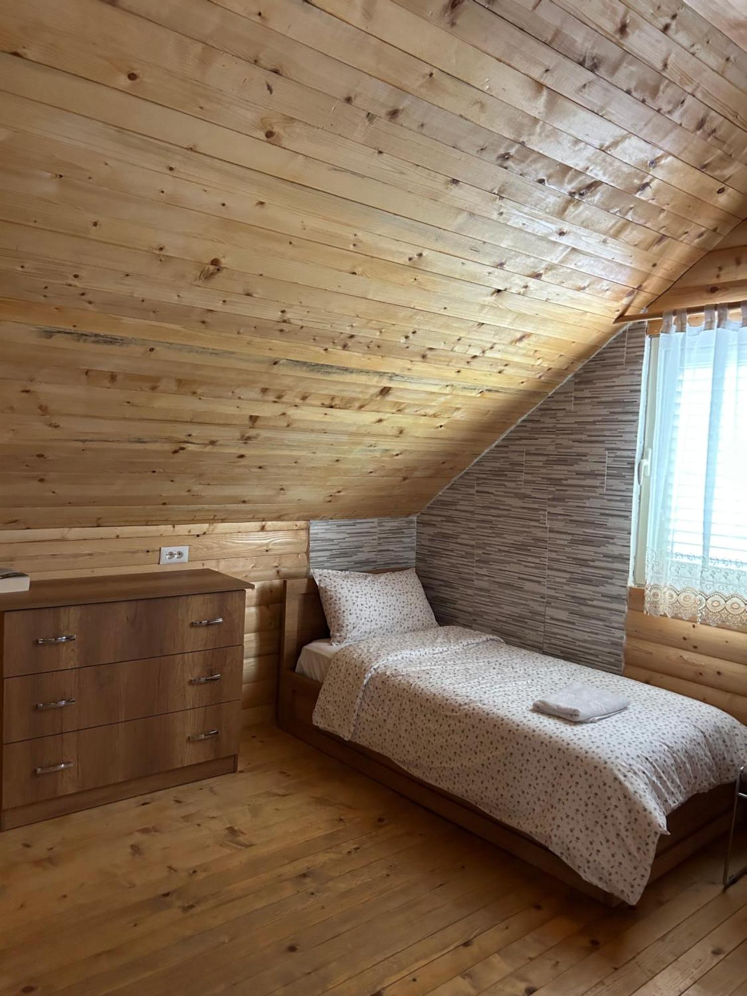 Bajram Curri Vita Guesthouse מראה חיצוני תמונה